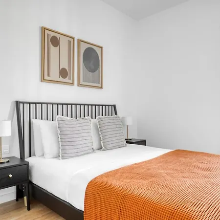 Stylish 2br Apartment *